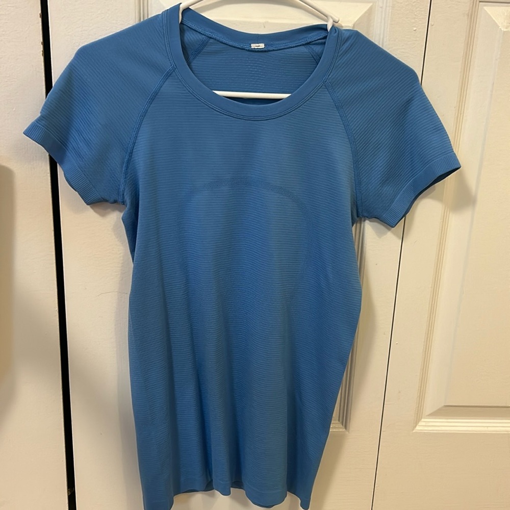 Lululemon Swiftly Tech 2.0 Short Sleeve Shirt. Size 8. Sky Blue.